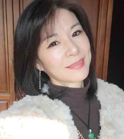 五十岁女人图片,五十岁女性的优雅时光